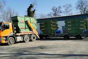 Abholung neuer Container beim Hersteller