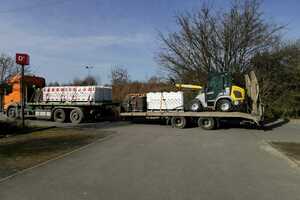 Transport von Absperrungen