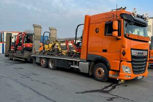 Transport von mehreren Baumaschinen